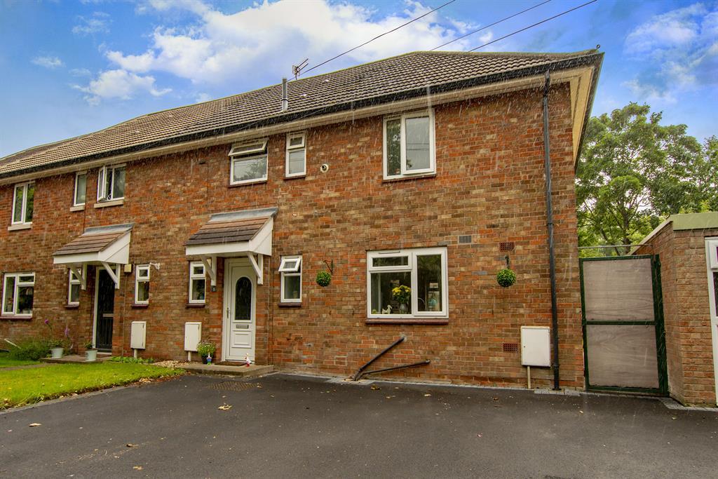 3 bedroom semidetached house for sale in Larch Square, Auckley