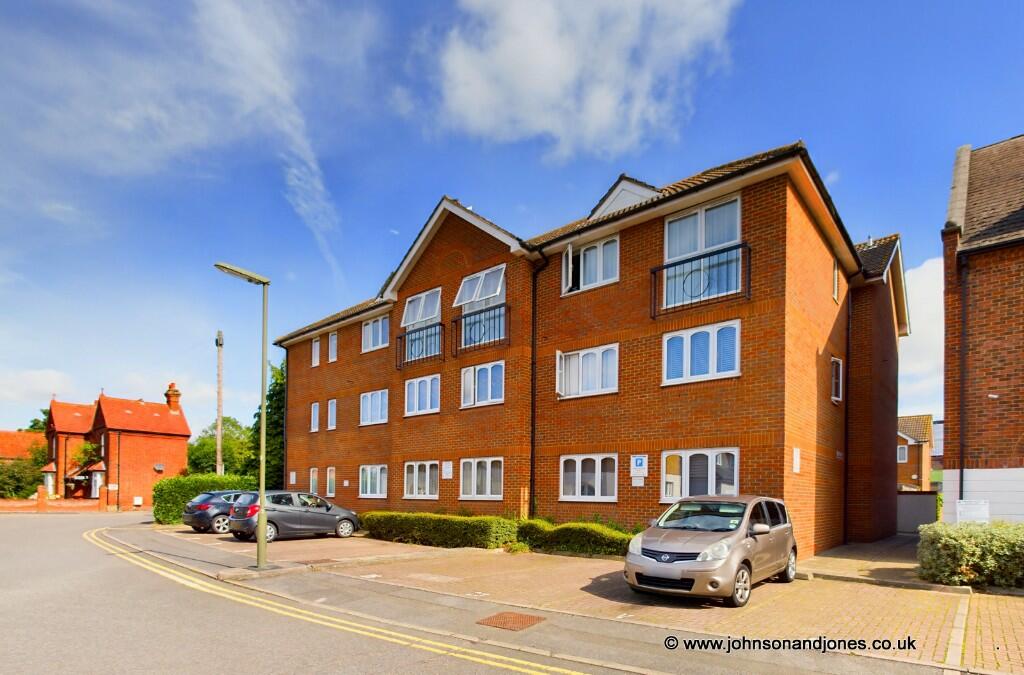1 bedroom flat for sale in Foundry Mews, Chertsey, Surrey, KT16