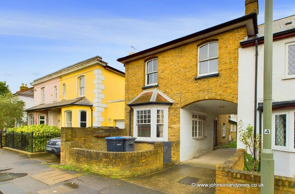 3 bedroom cottage for sale in Brighton Road, Addlestone, Surrey, KT15