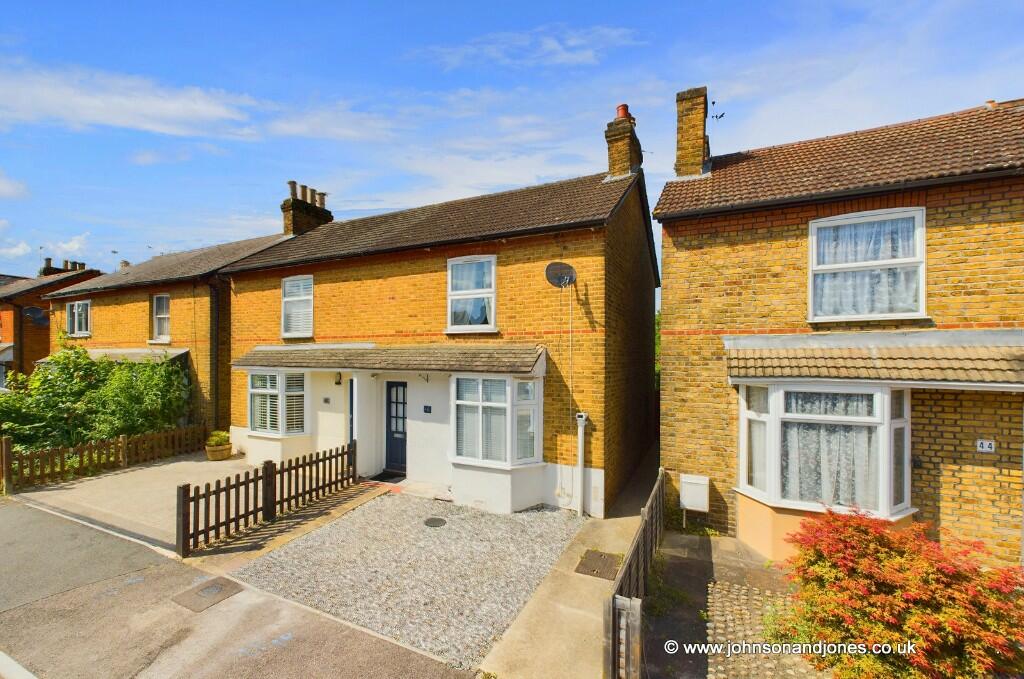 3 bedroom semidetached house for sale in Chapel Grove, Addlestone