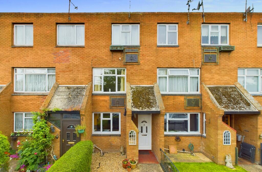 3 bedroom town house for sale in Heriot Road, Chertsey, Surrey, KT16