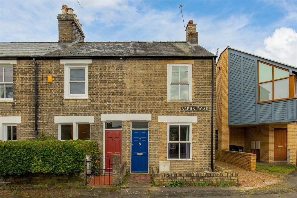 2 bedroom end of terrace house for sale in Alpha Road, Cambridge, Cambridgeshire, CB4