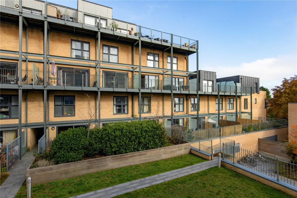 Main image of property: Flamsteed Close, Cambridge, Cambridgeshire, CB1