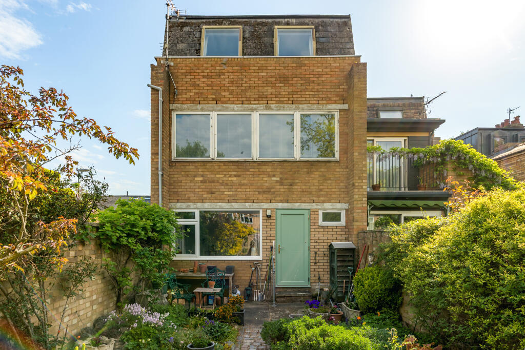 Main image of property: Parsonage Street, Cambridge, Cambridgeshire, CB5