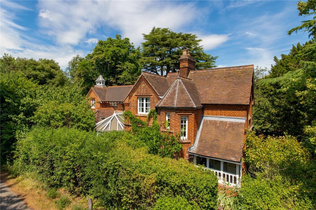 Main image of property: Latham Road, Cambridge, Cambridgeshire, CB2