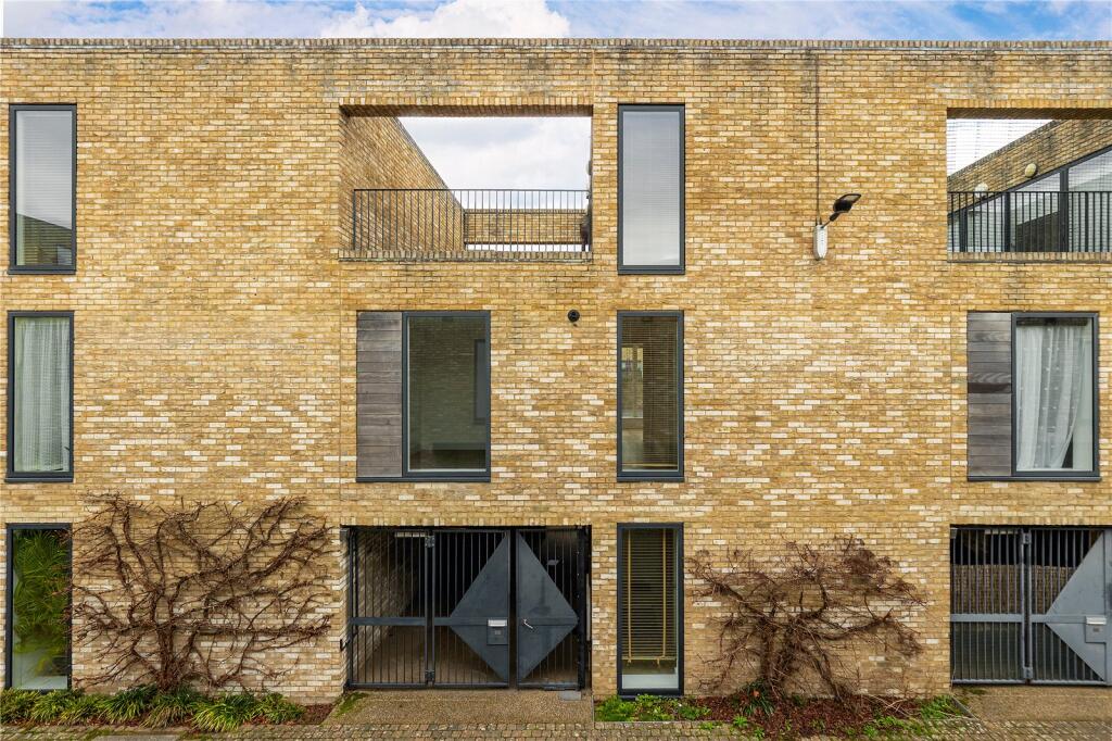 Main image of property: Henslow Mews, Cambridge, Cambridgeshire, CB2