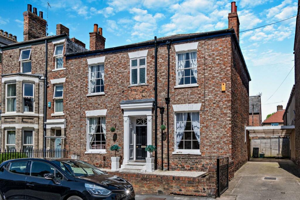 5 bedroom end of terrace house for sale in Penleys Grove Street, York, YO31