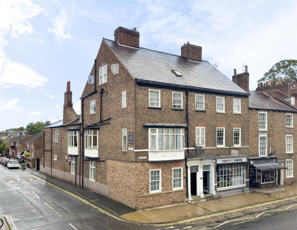 12 bedroom guest house for sale in 77 Bootham, York, YO30