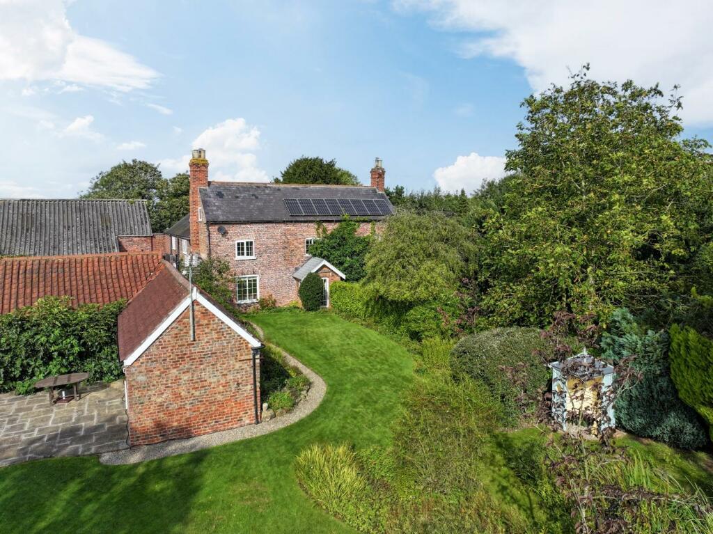 5 bedroom semidetached house for sale in Hollycroft Mount Pleasant, Acaster Malbis, York, YO23