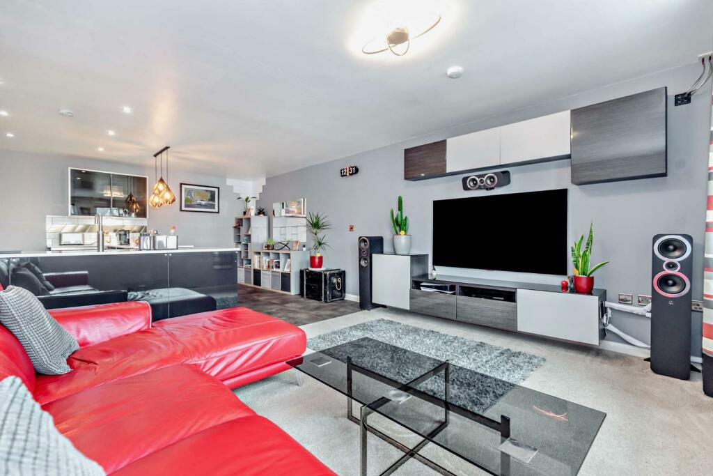 2 bedroom apartment for sale in Heslington House, Fulford Place