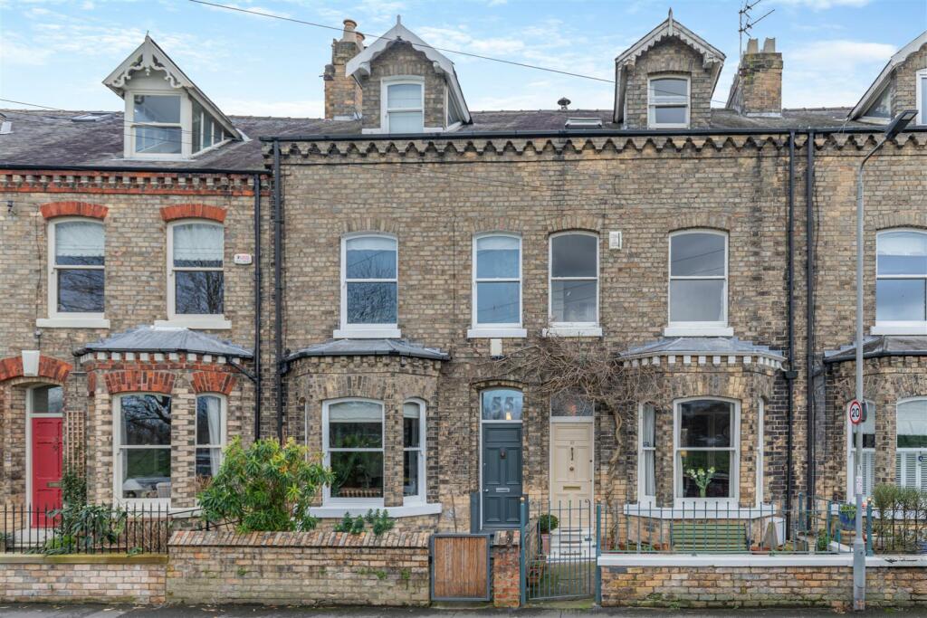 4 bedroom terraced house for sale in Albemarle Road, York, YO23