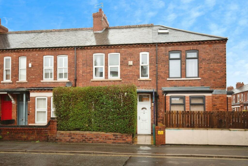 3 bedroom terraced house for sale in Burton Stone Lane, York, YO30