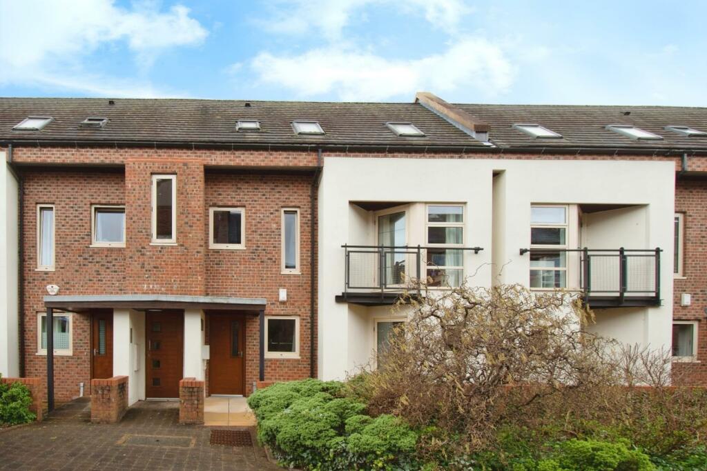 2 bedroom apartment for sale in Lawrence Square, York, YO10
