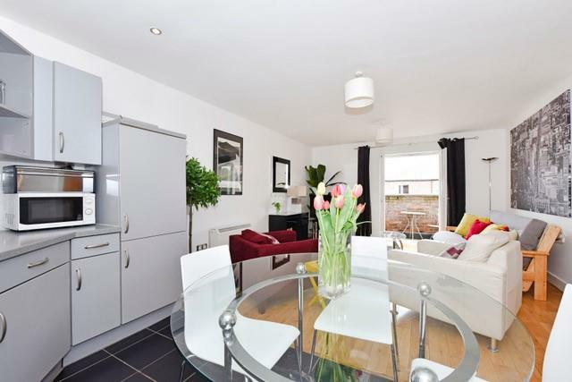 2 bedroom flat for sale in Kingfisher House, Brinkworth Terrace, York, YO10