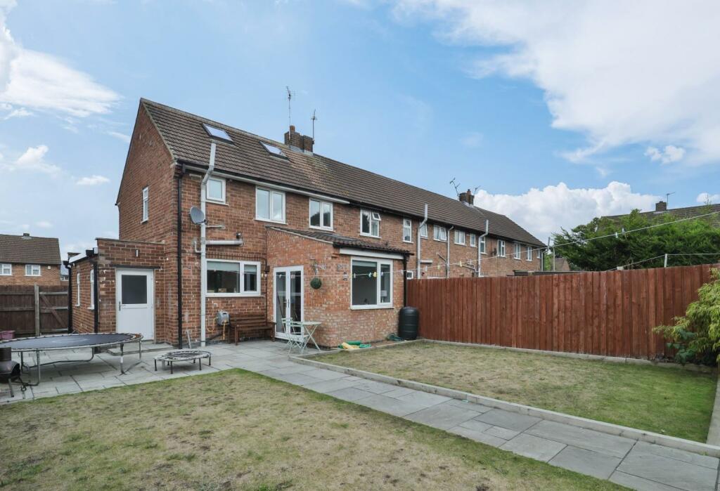 3 bedroom end of terrace house for sale in Chapelfields Road, York, YO26