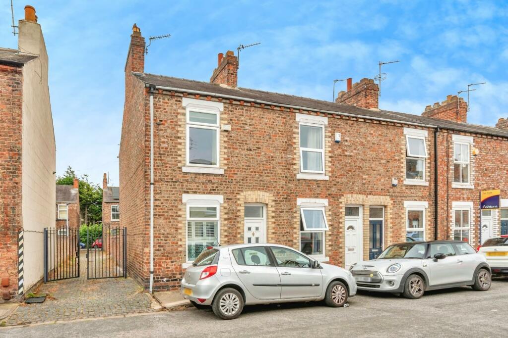 2 bedroom end of terrace house for sale in Upper Newborough Street