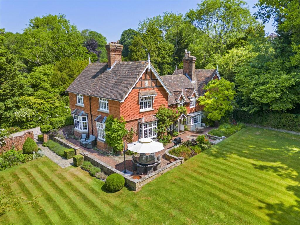 5 bedroom detached house for sale in Lynwick Street, Rudgwick, Horsham