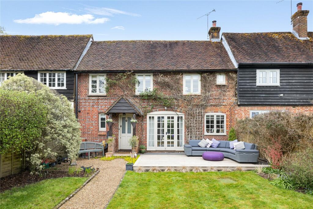 2 bedroom terraced house for sale in Chiddingfold Road, Dunsfold