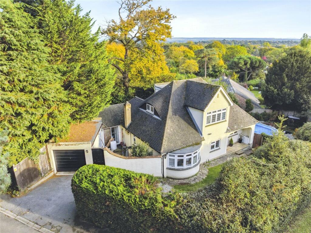 4 bedroom detached house for sale in Mount Road, Hook Heath, Woking