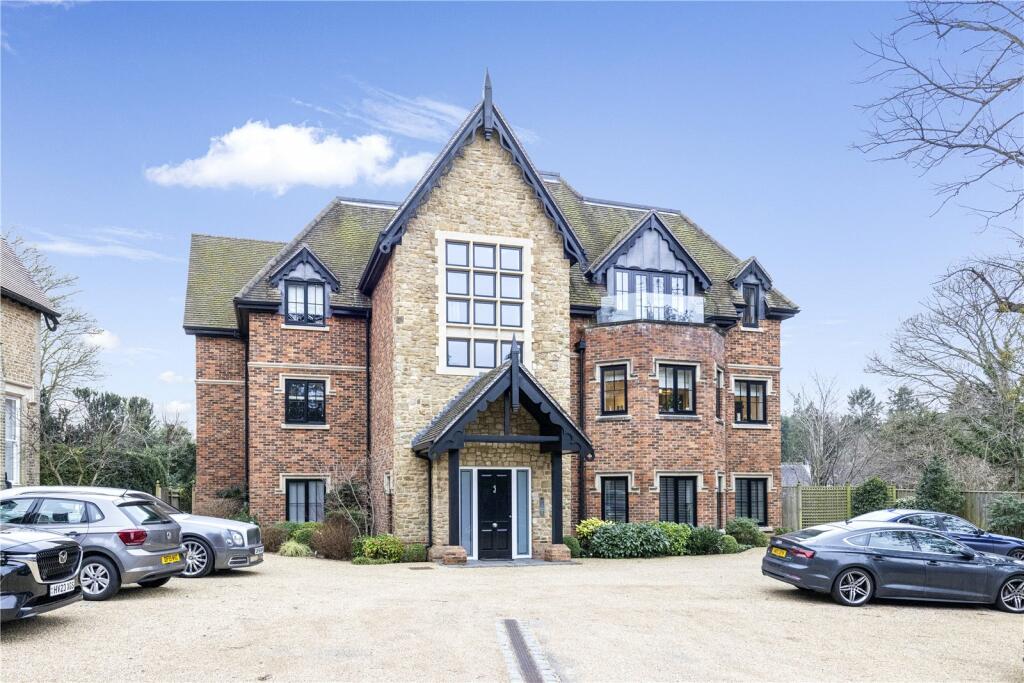 2 bedroom apartment for sale in Portsmouth Road, Guildford, Surrey, GU2