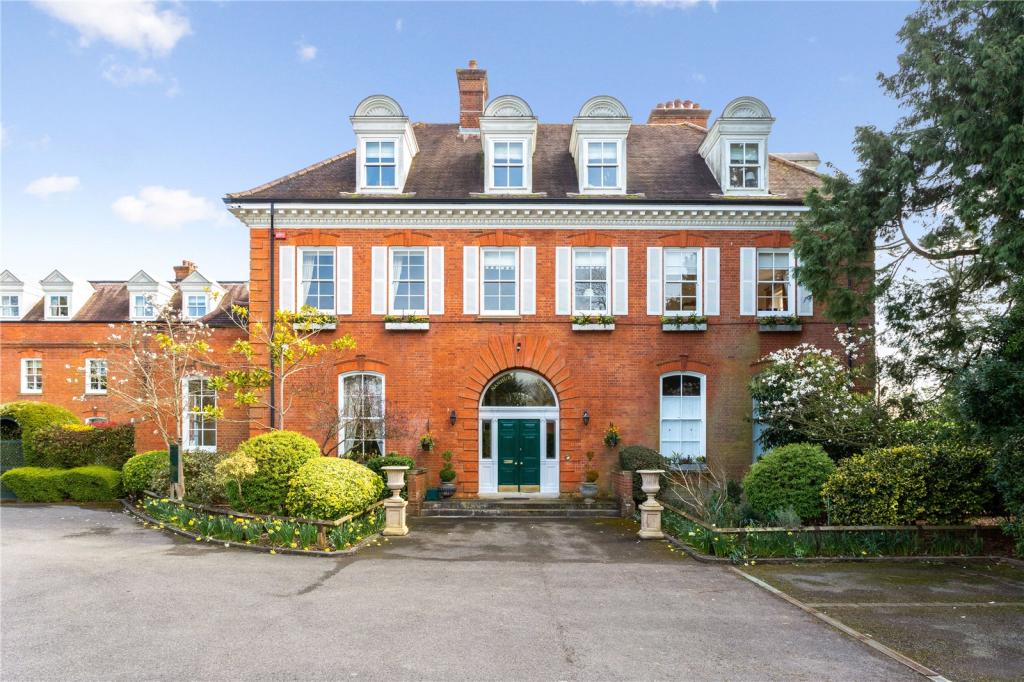 2 bedroom apartment for sale in Nanhurst Park, Elmbridge Road