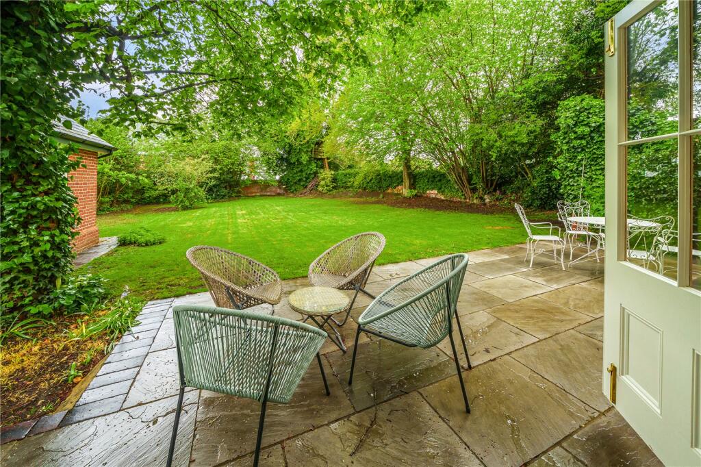 5 bedroom detached house for sale in Saddlemakers Lane, Melton