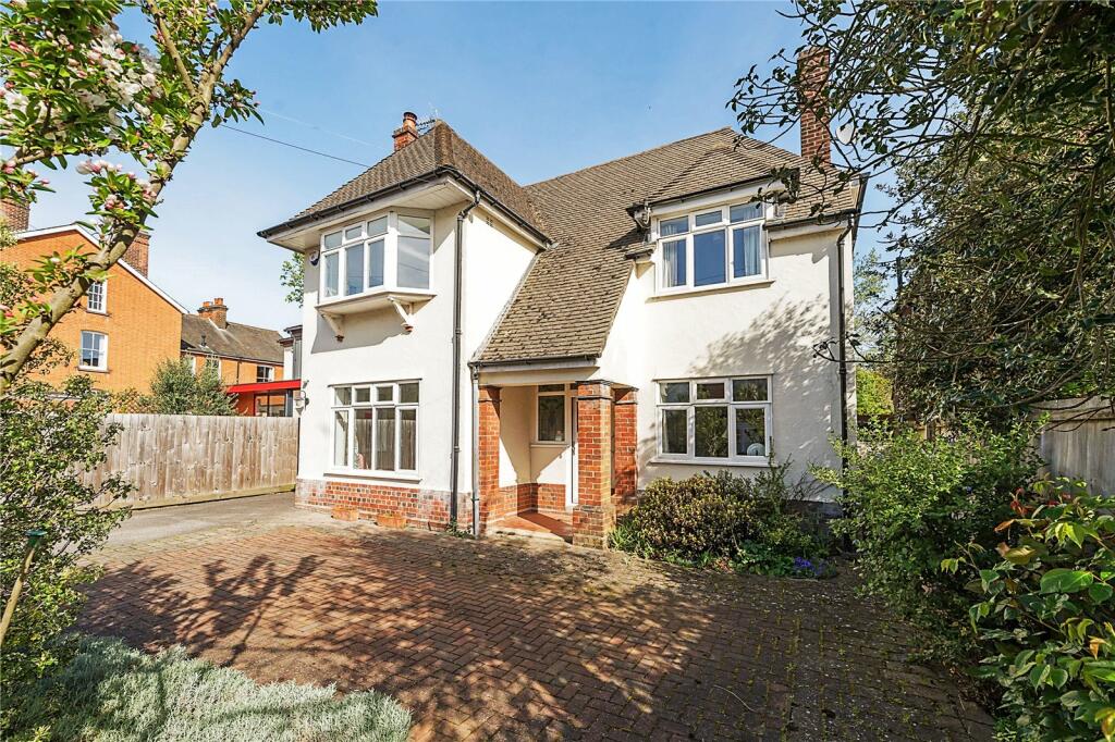 4 bedroom detached house for sale in St. Edmunds Road, Ipswich, Suffolk, IP1