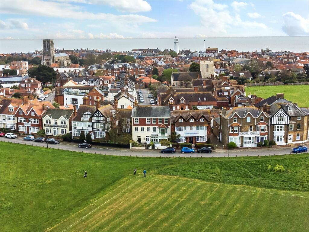 4 bedroom semidetached house for sale in Godyll Road, Southwold