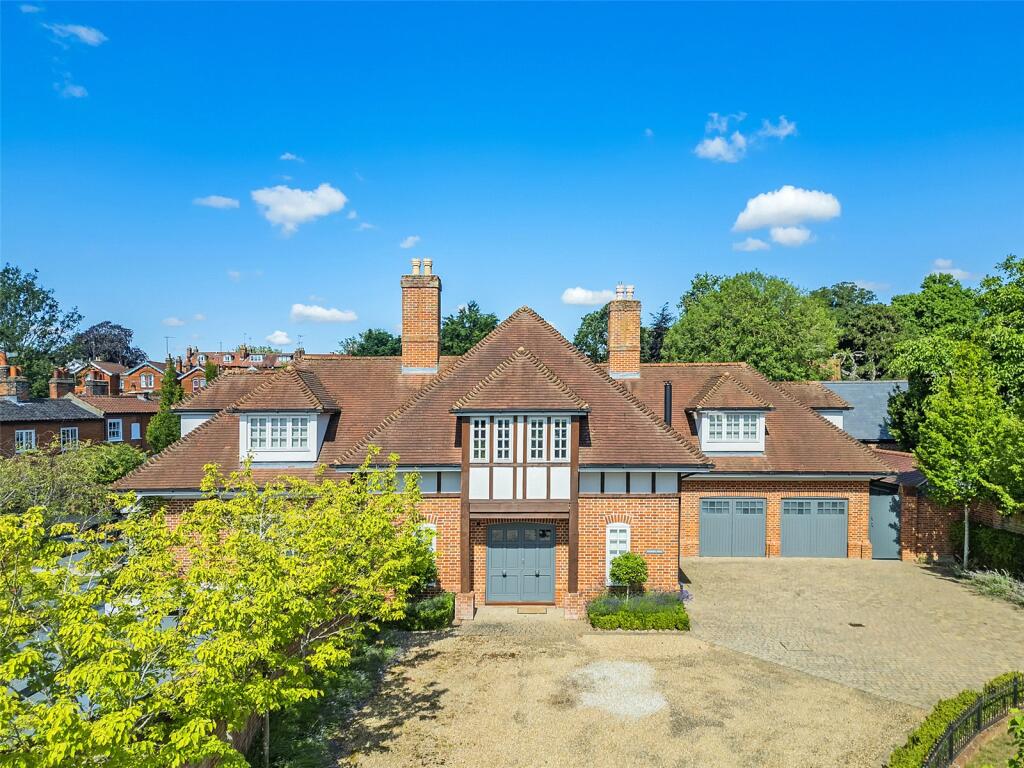 Main image of property: Thoroughfare, Woodbridge, Suffolk, IP12