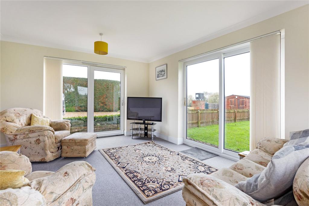 5 bedroom detached house for sale in Brooks Manor, Main Road, North