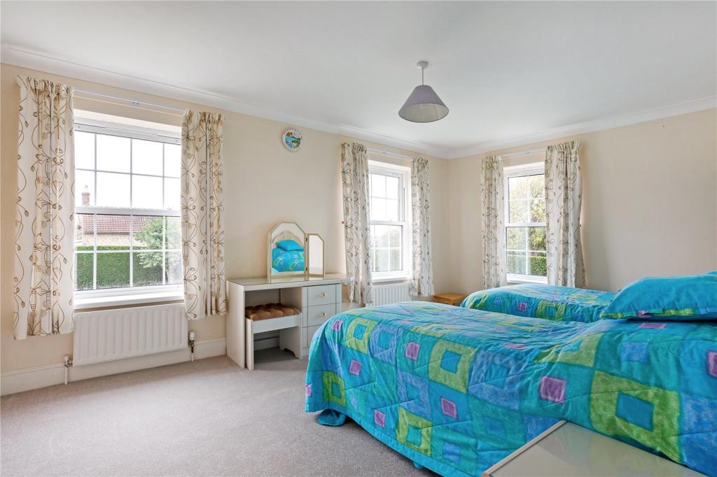 5 bedroom detached house for sale in Brooks Manor, Main Road, North