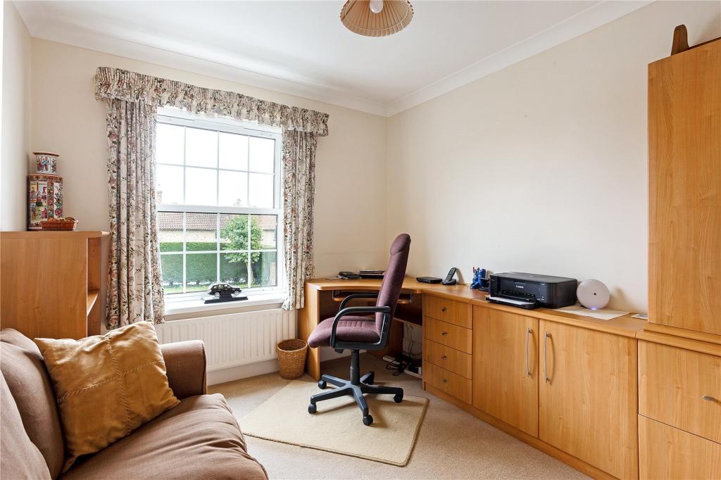 5 bedroom detached house for sale in Brooks Manor, Main Road, North