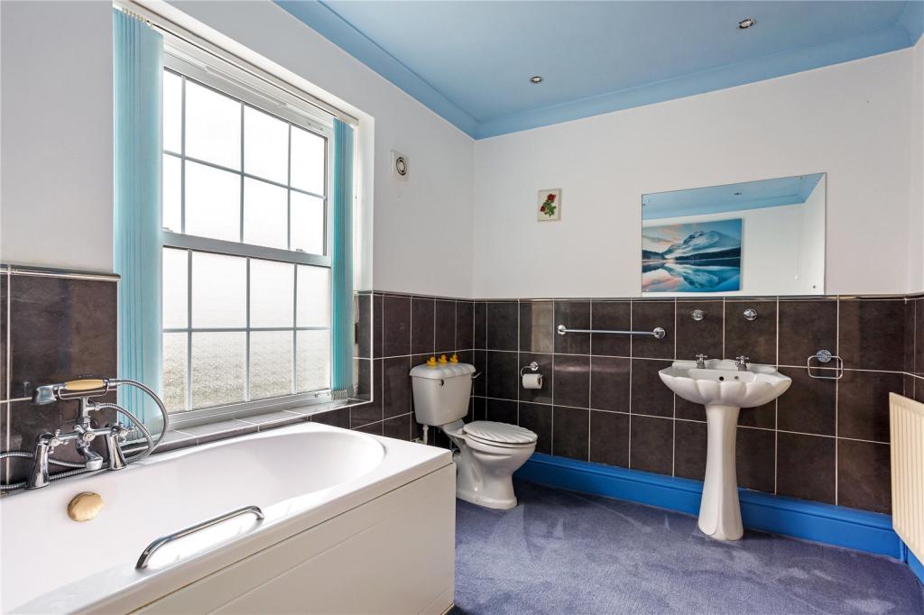 5 bedroom detached house for sale in Brooks Manor, Main Road, North