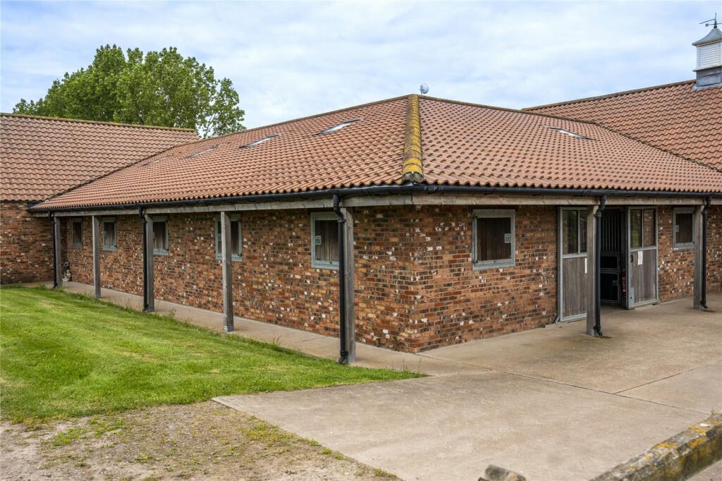 7 bedroom detached house for sale in Swinderby Road, Collingham, Newark