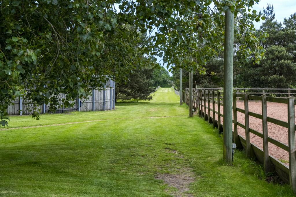 7 bedroom detached house for sale in Swinderby Road, Collingham, Newark