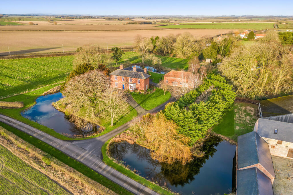 6 bedroom detached house for sale in The Manor, LangtonbyWragby, Market Rasen, Lincolnshire, LN8
