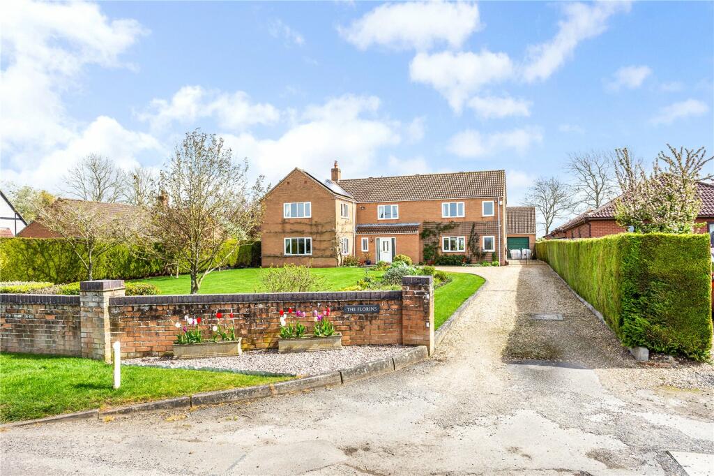 5 bedroom detached house for sale in The Florins, Silver Street
