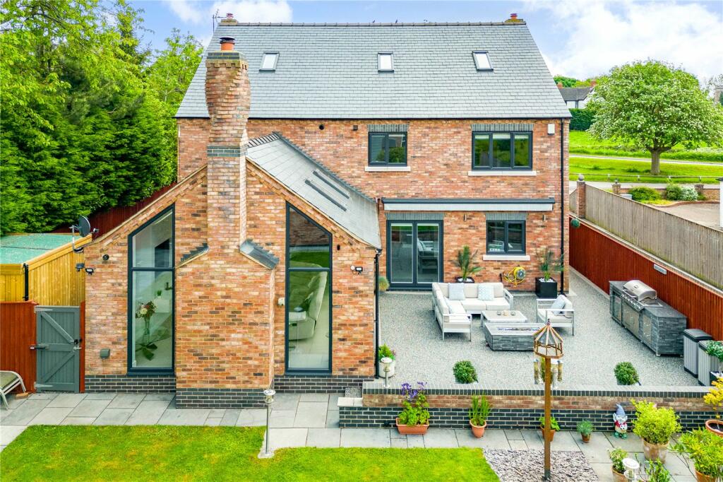 8 bedroom detached house for sale in Tanglin, Main Road, Brigsley