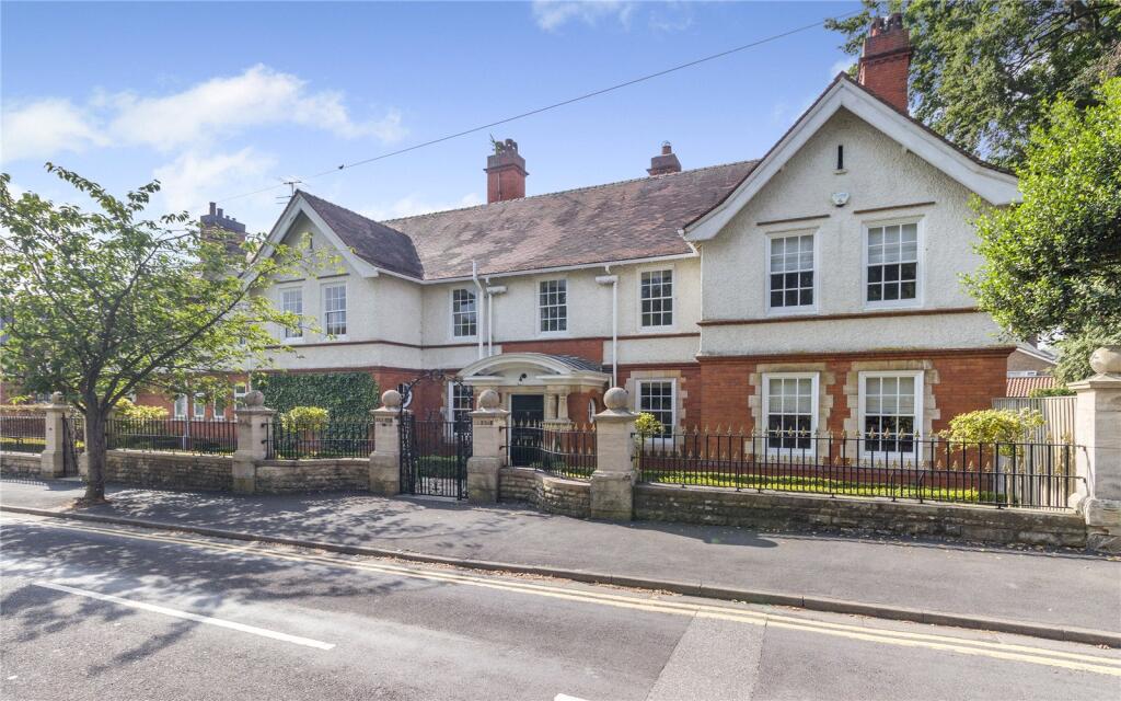 Main image of property: Stoneycroft, 1 The Grove, Lincoln, Lincolnshire, LN2