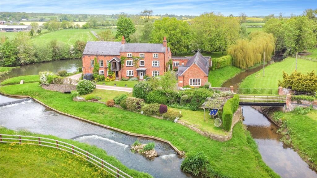 6 bedroom detached house for sale in Thrussington Road, Ratcliffe on