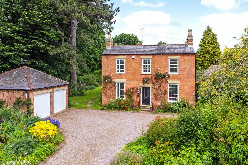 4 bedroom detached house for sale in Main Street, Epperstone