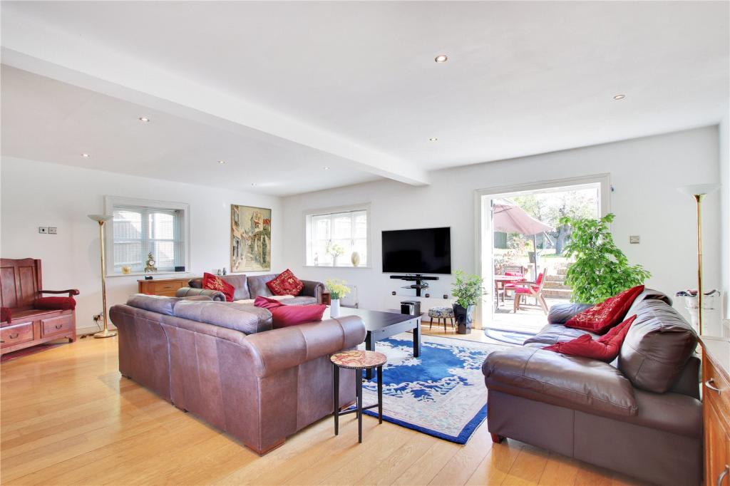 4 bedroom detached house for sale in Roughetts Road, Ryarsh, West