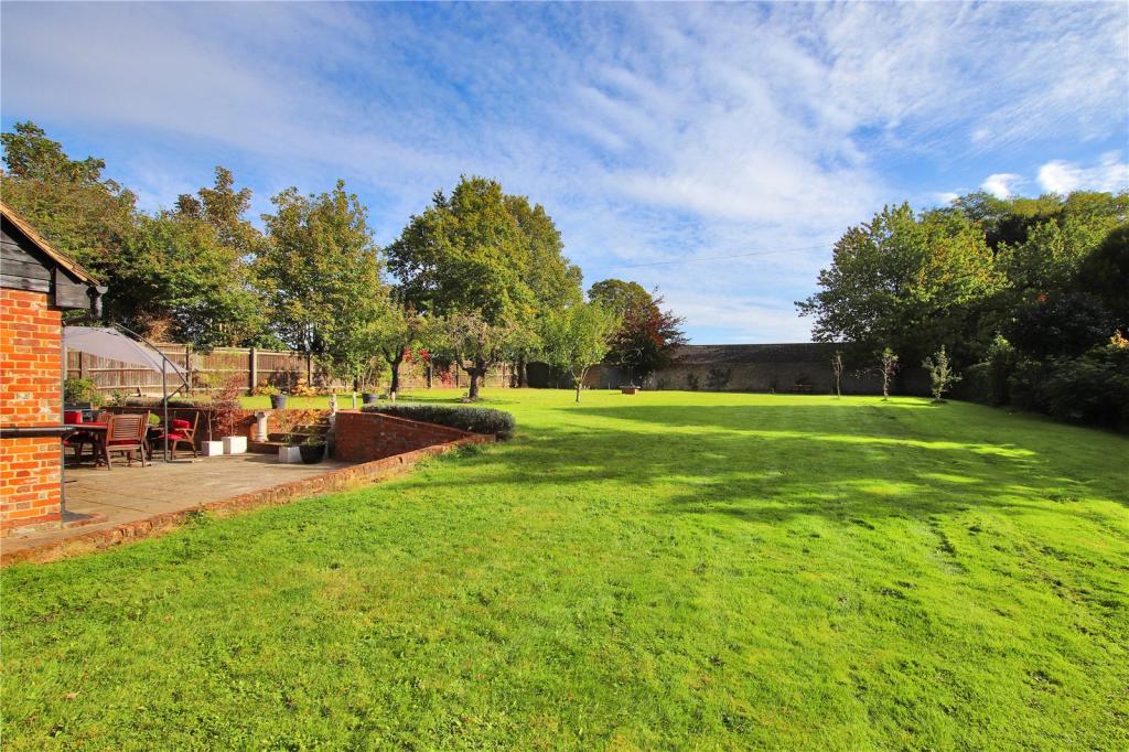 4 bedroom detached house for sale in Roughetts Road, Ryarsh, West