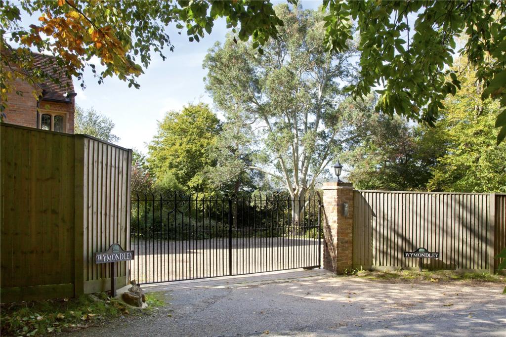 5 bedroom detached house for sale in Hookwood Park, Oxted, Surrey, RH8