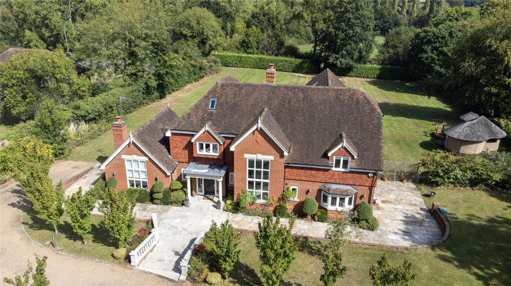 5 bedroom detached house for sale in Coldharbour Lane, Hildenborough