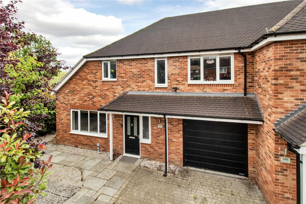 3 bedroom semidetached house for sale in Dynes Road, Kemsing