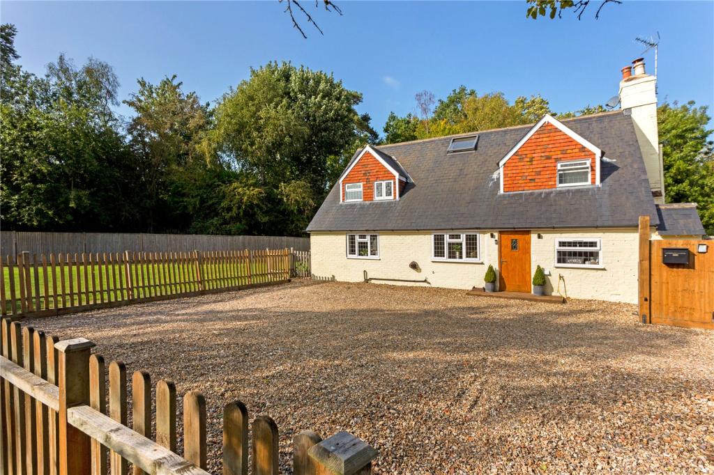 5 bedroom detached house for sale in Stocks Green Road, Hildenborough