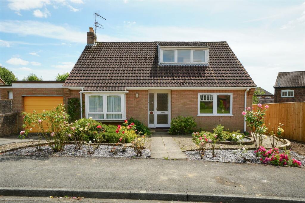 3 bedroom detached bungalow for sale in Thornlands, Easingwold, York, YO61