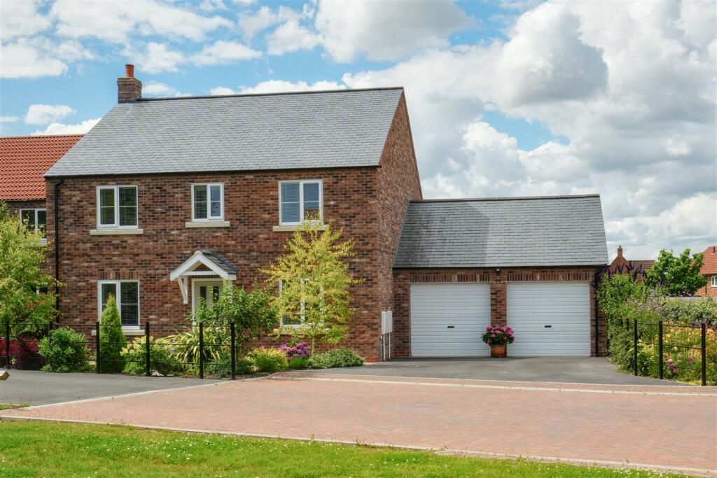 4 bedroom detached house for sale in Pond View, Tollerton, York, YO61