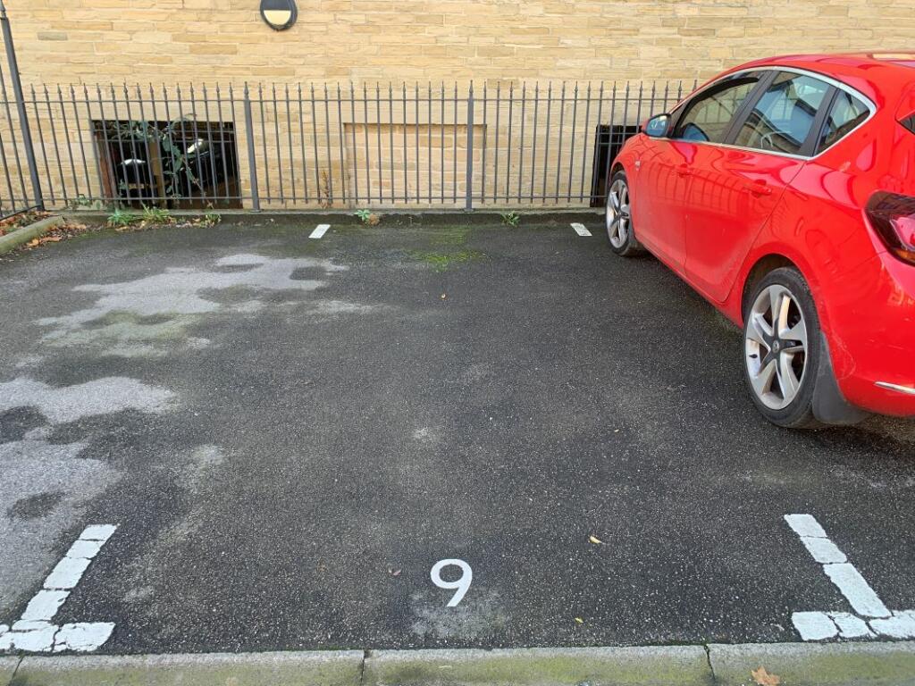 Additional property image - 9 Cavendish Court, Drighlington, Bradford, West Yorkshire, BD11 1DA